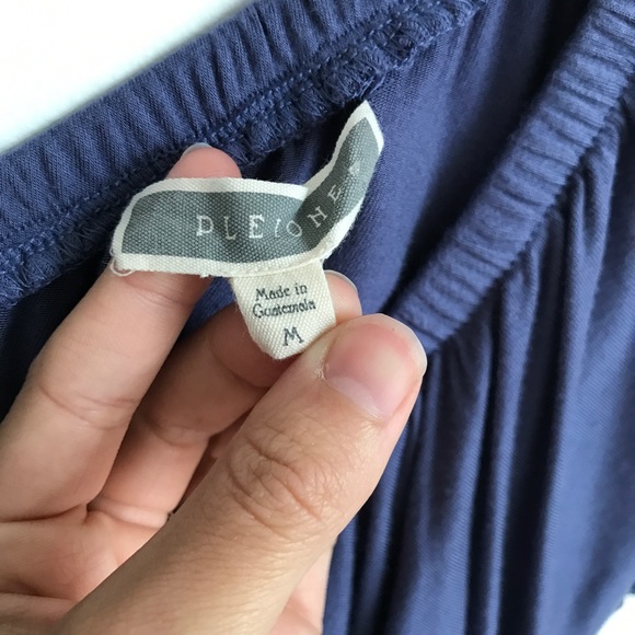 PLEIONE Blue Flounce V-Neck Back Ruffles Top Sz M - Picture 3 of 4